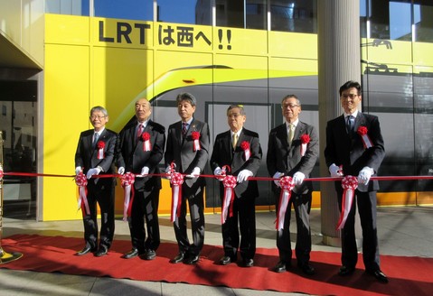 LRTの実物大広告物を掲示しました